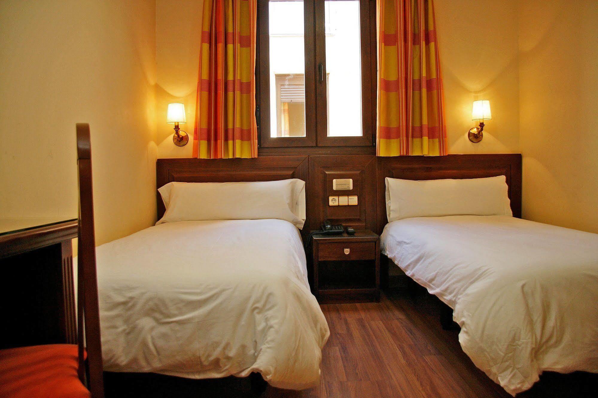 Hostal Victoria I Мадрид Екстер'єр фото